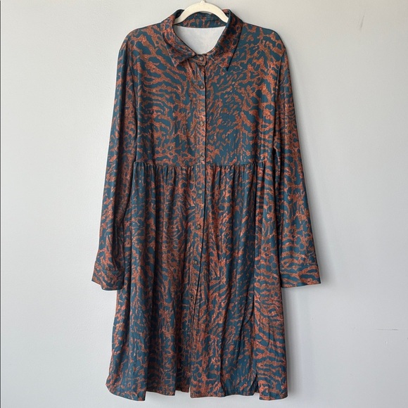 Navy blue dress with Coral 🪸 patterned design 7/8 length sleeves - Picture 3 of 9